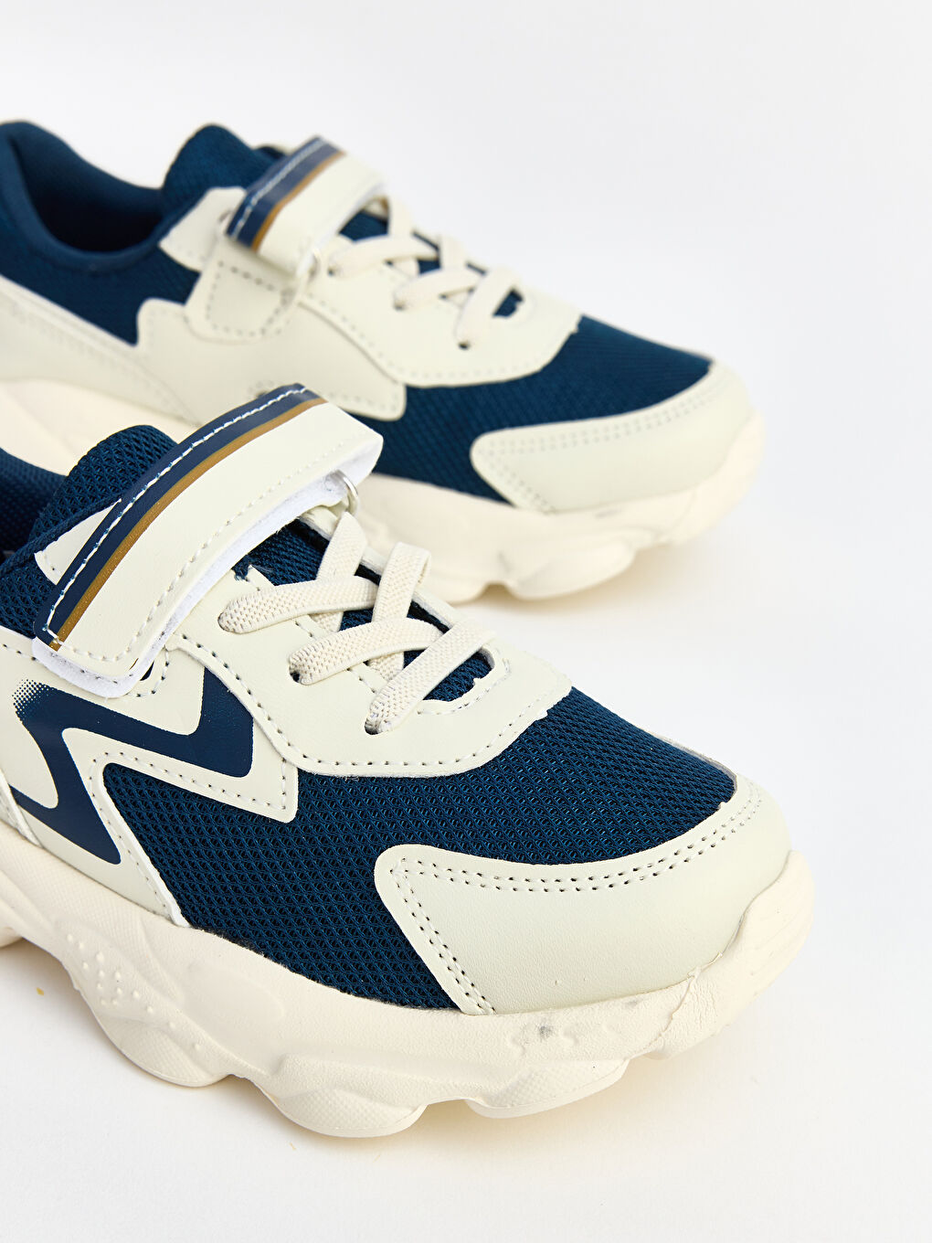 Thick-Soled Boys' Sneakers-2
