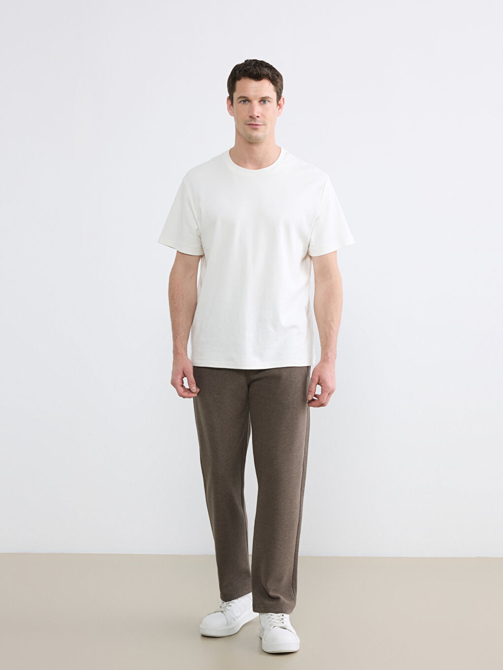 پانتۆڵی ئارەقەی پیاوانی فیت ئاسایی