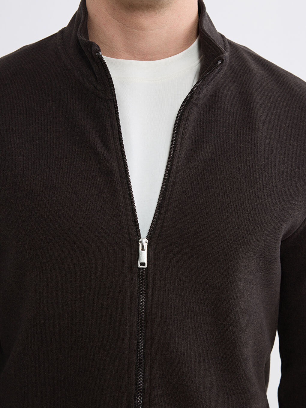 سویتشێرتی پیاوان بە قۆڵتەکی بەرز و زیپی پێشەوە-2