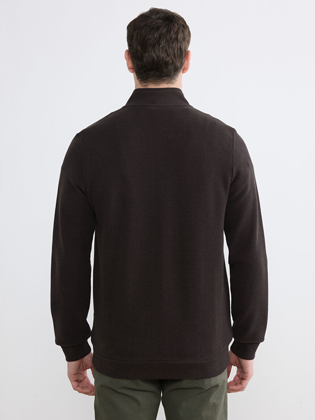 سویتشێرتی پیاوان بە قۆڵتەکی بەرز و زیپی پێشەوە-3