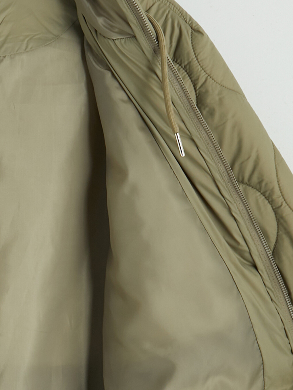 Haki Kapüşonlu Oversize Kadın Şişme Mont-6