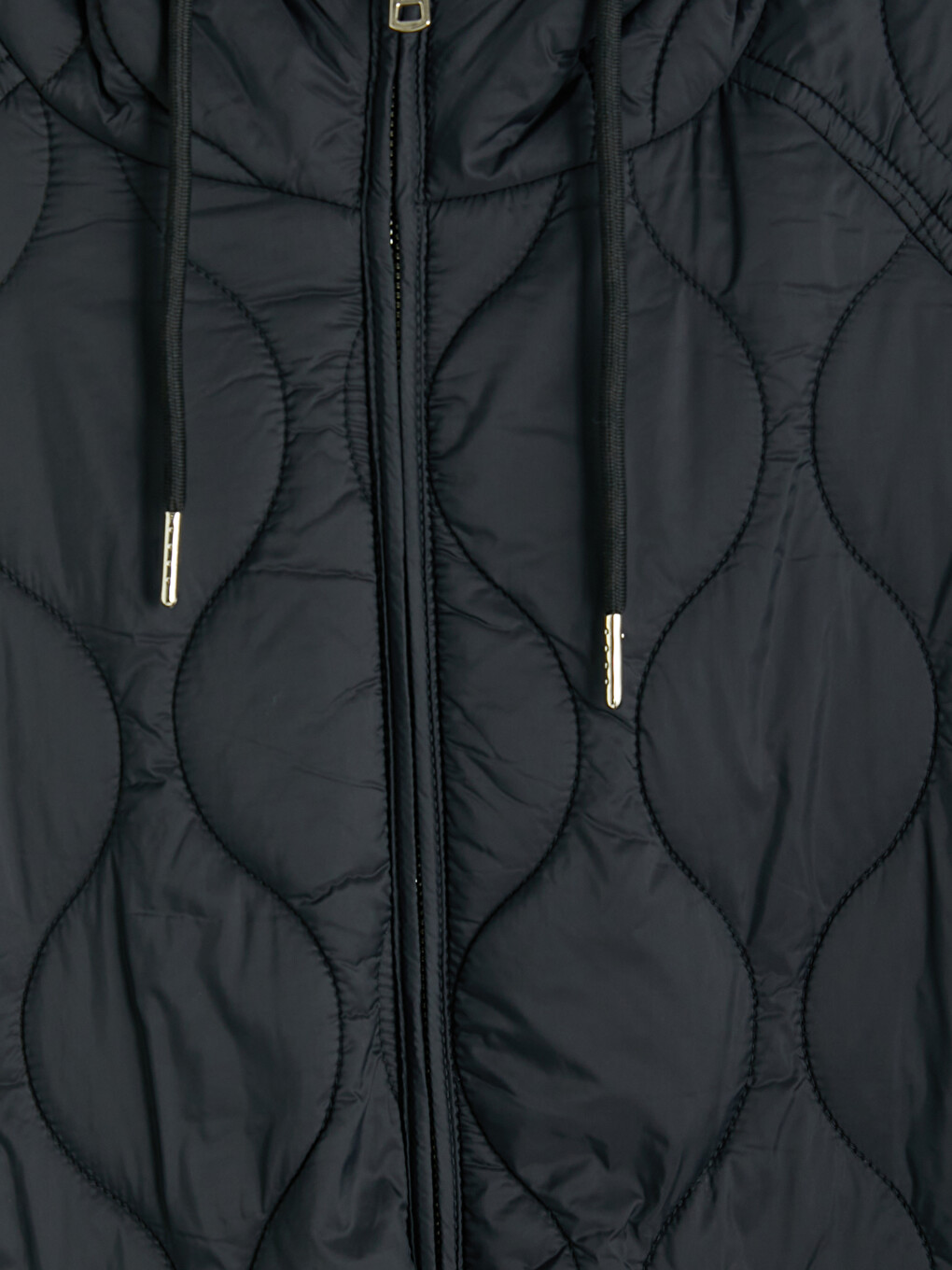 Siyah Kapüşonlu Oversize Kadın Şişme Mont-5