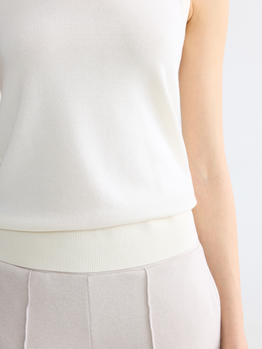 U Neck Women's Knitwear Tank Top-2