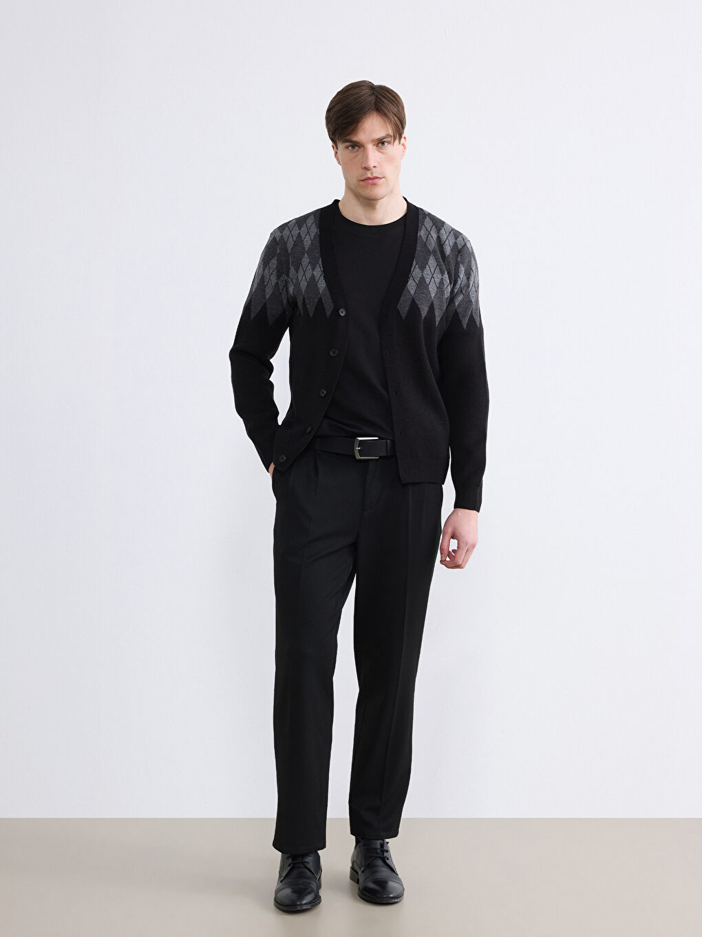 Siyah Standart Kalıp Baklava Desenli Erkek Triko Hırka-1