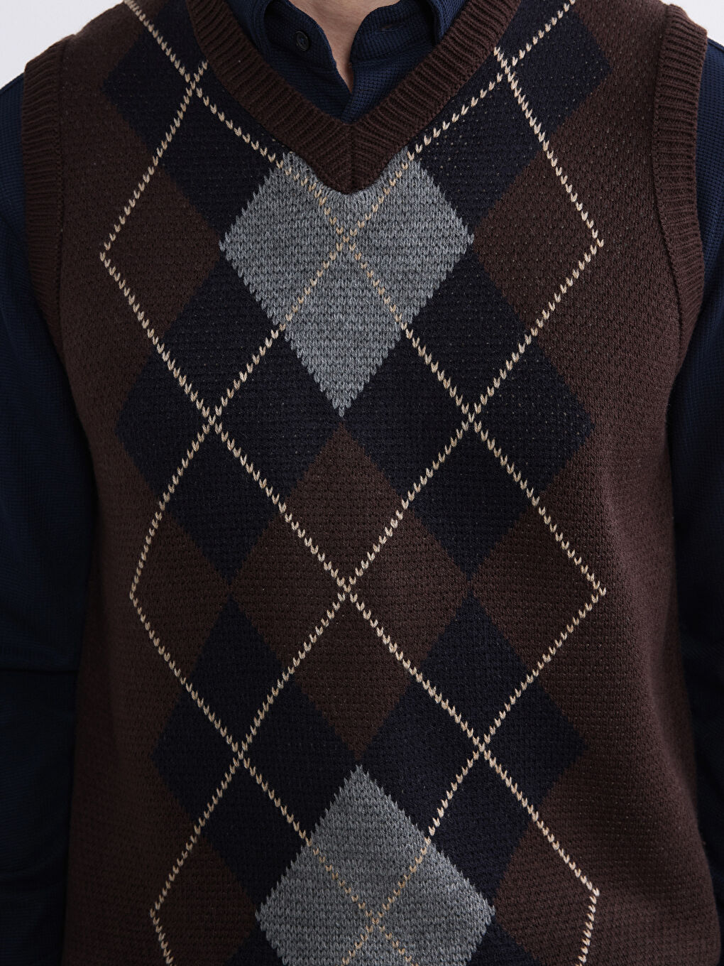 Kahverengi V Yaka Baklava Desenli Erkek Triko Kazak-2