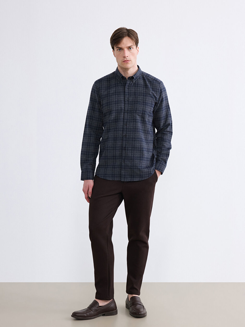 Siyah Regular Fit Yün Karışımlı Gabardin Erkek Ekose Gömlek-1