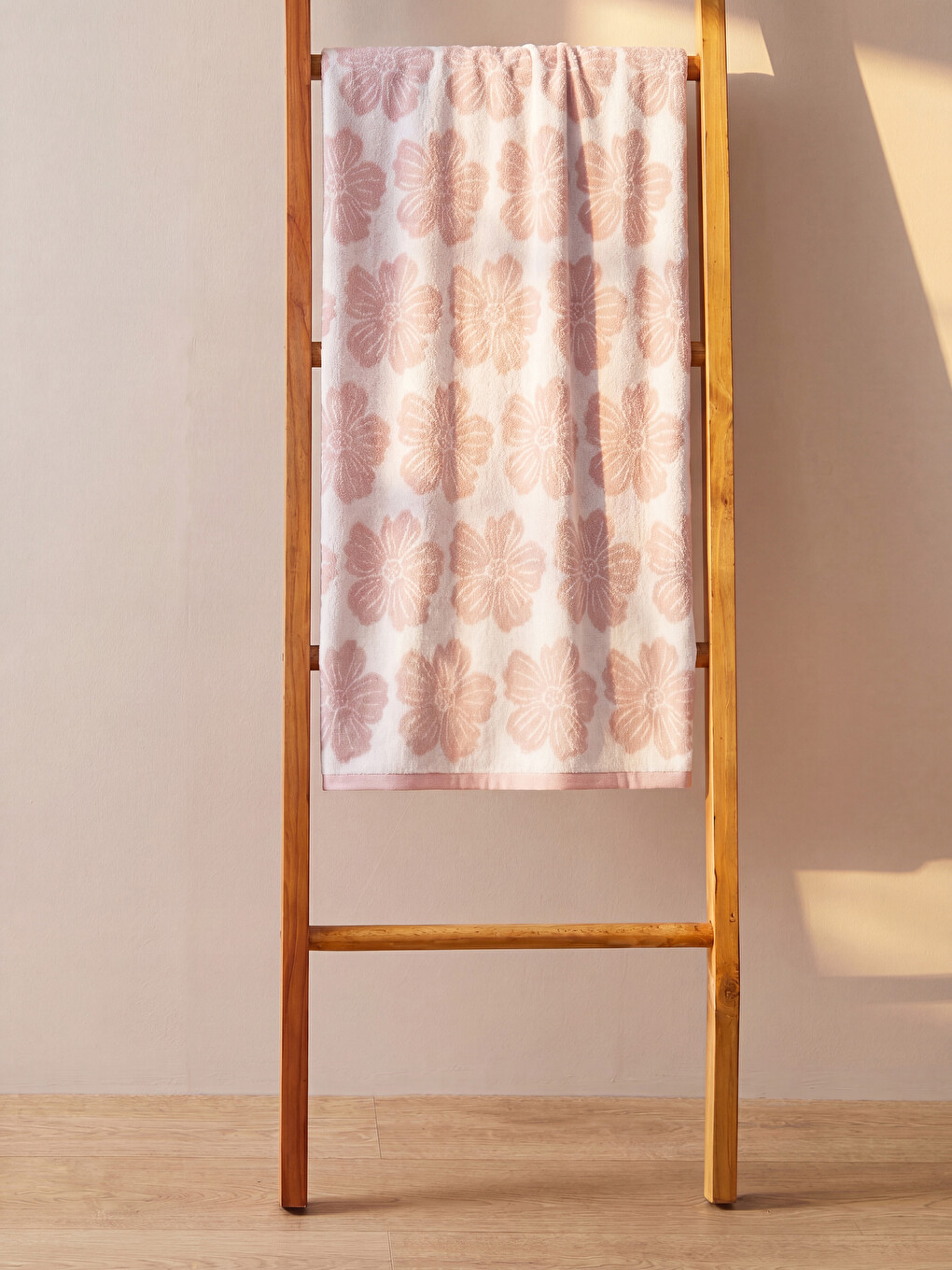 خاولی حەمامی پەمۆکی نه‌قشی گوڵدار 70x140 Cm-1
