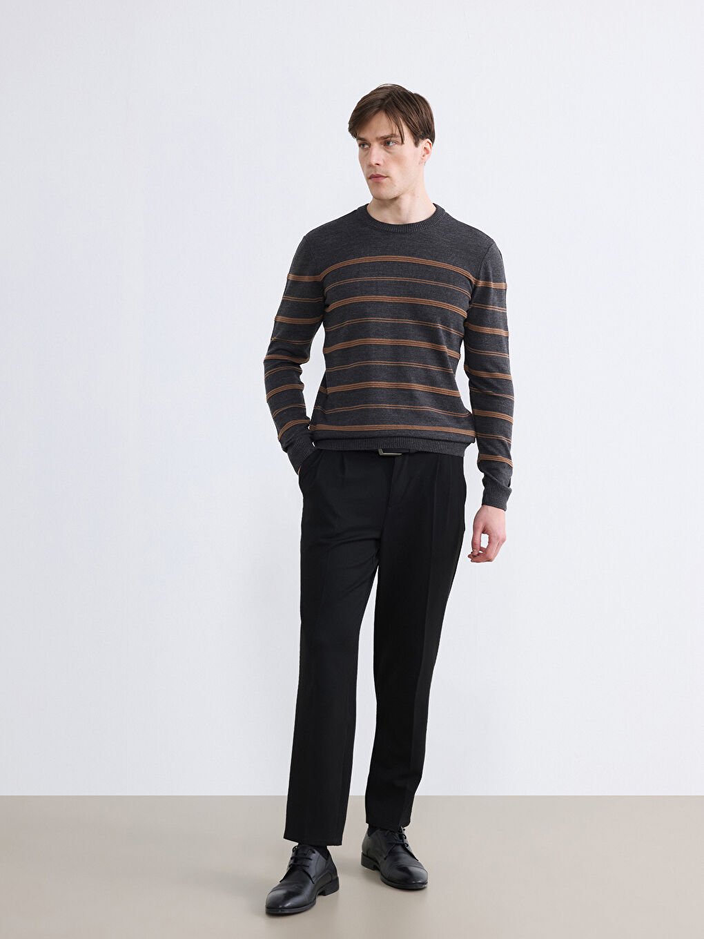 Kahverengi Bisiklet Yaka Çizgili Erkek Triko Kazak-1