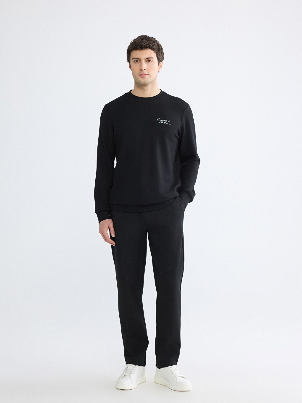 Siyah Bisiklet Yaka Nakışlı Erkek Sweatshirt-1