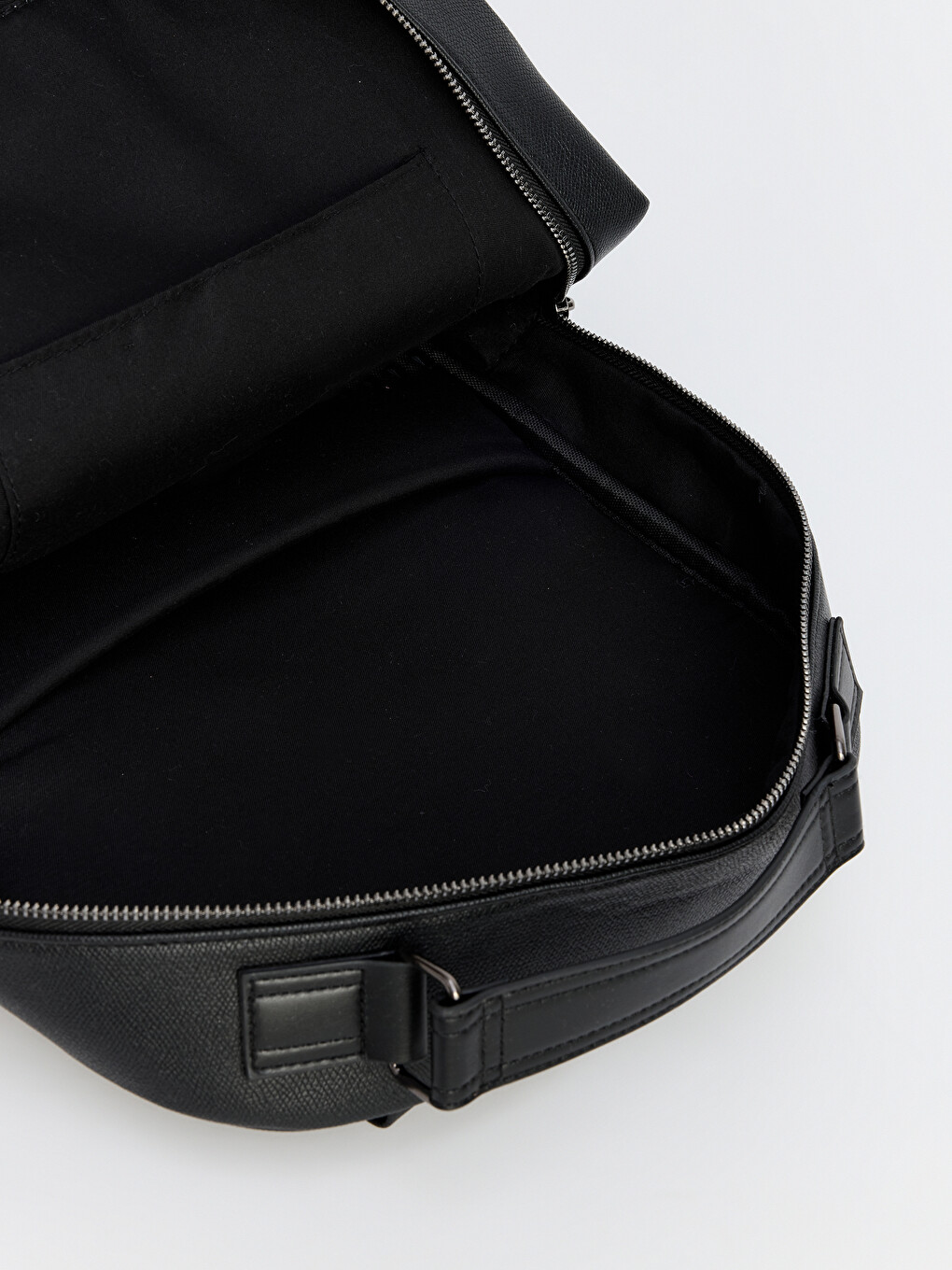 Adjustable Strapped Men's Backpack-3