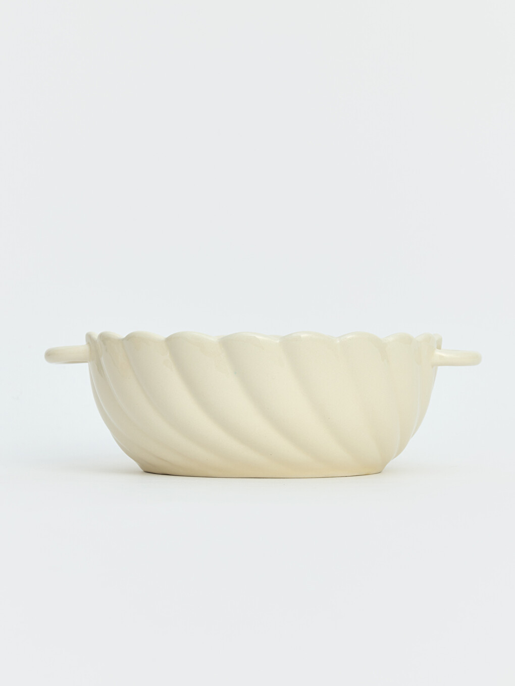 Spiral Patterned Wavy Edged Handled Plate-1