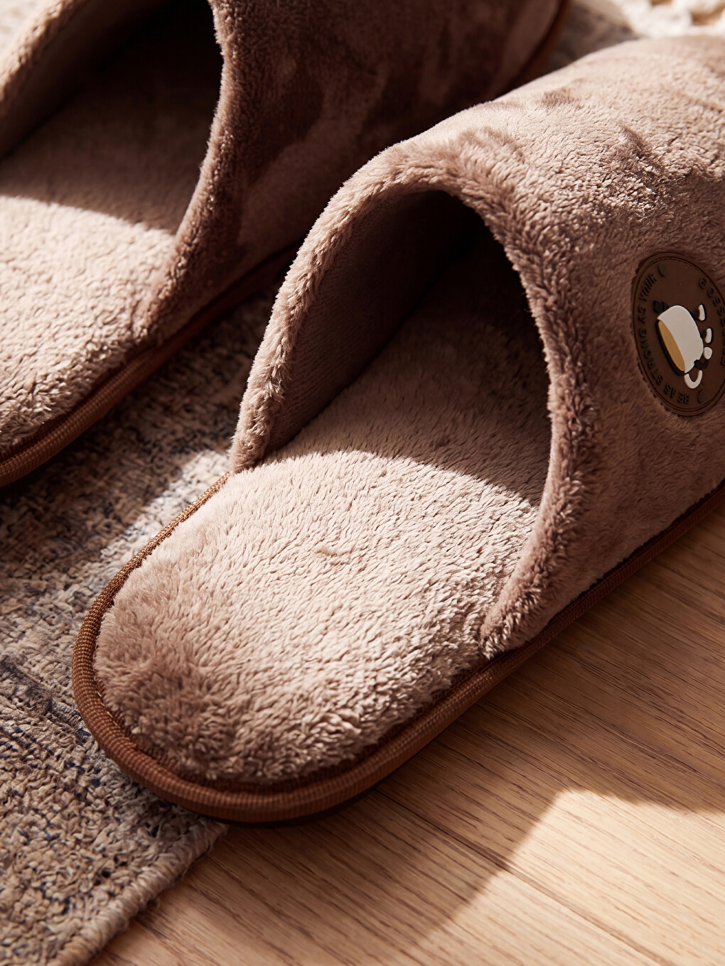 Plush Textured Men's Home Slipper-1