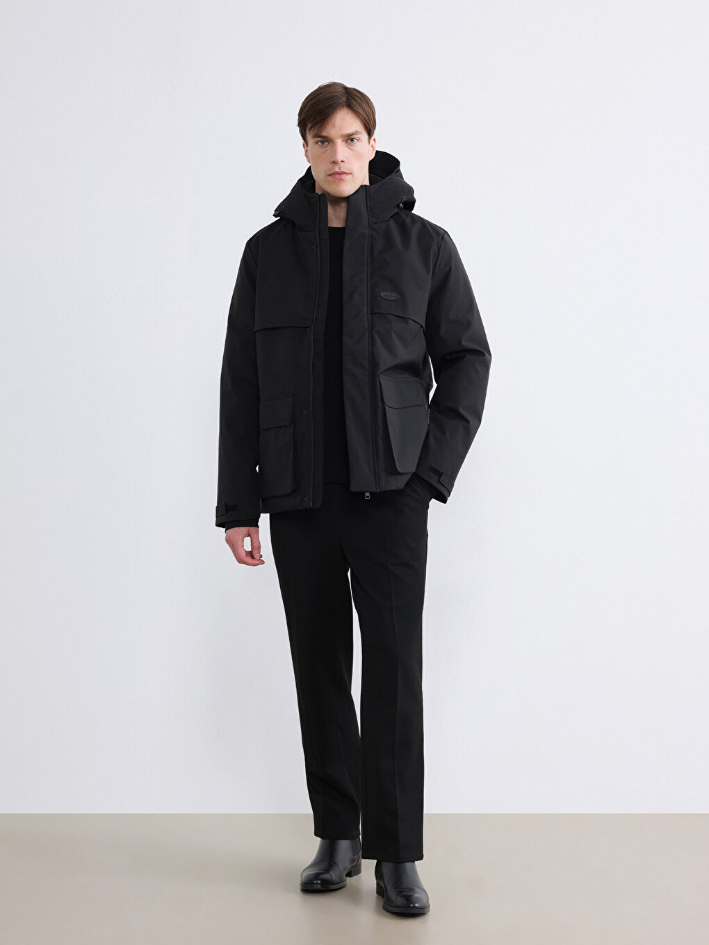 Siyah Standart Kalıp Kapüşonlu Erkek Şişme Mont-1