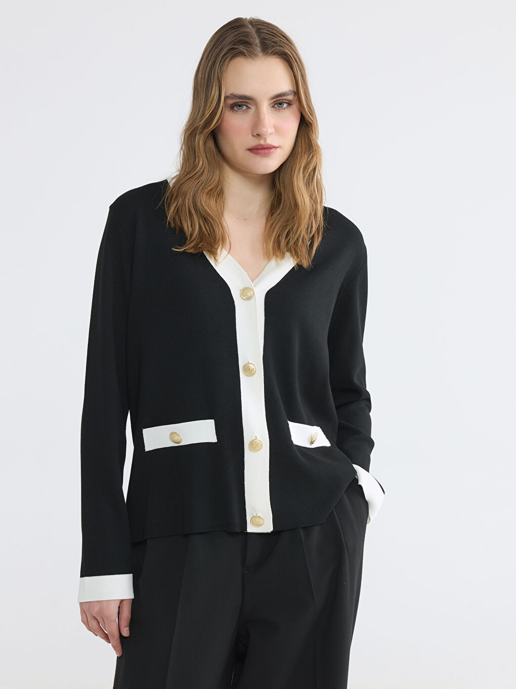 Siyah V Yaka Kadın Triko Hırka