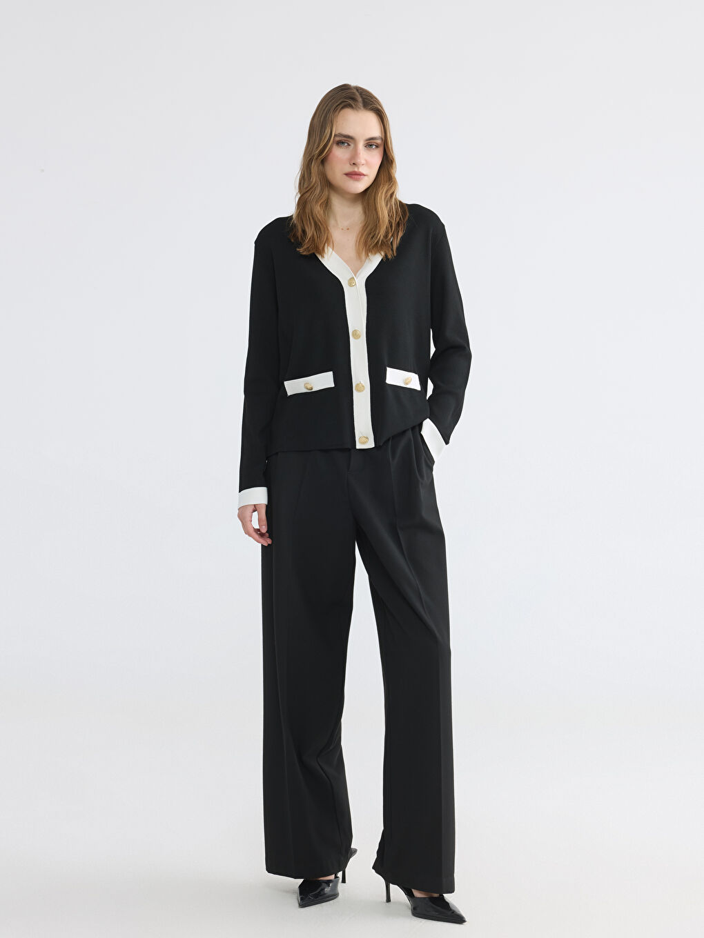 Siyah V Yaka Kadın Triko Hırka-1