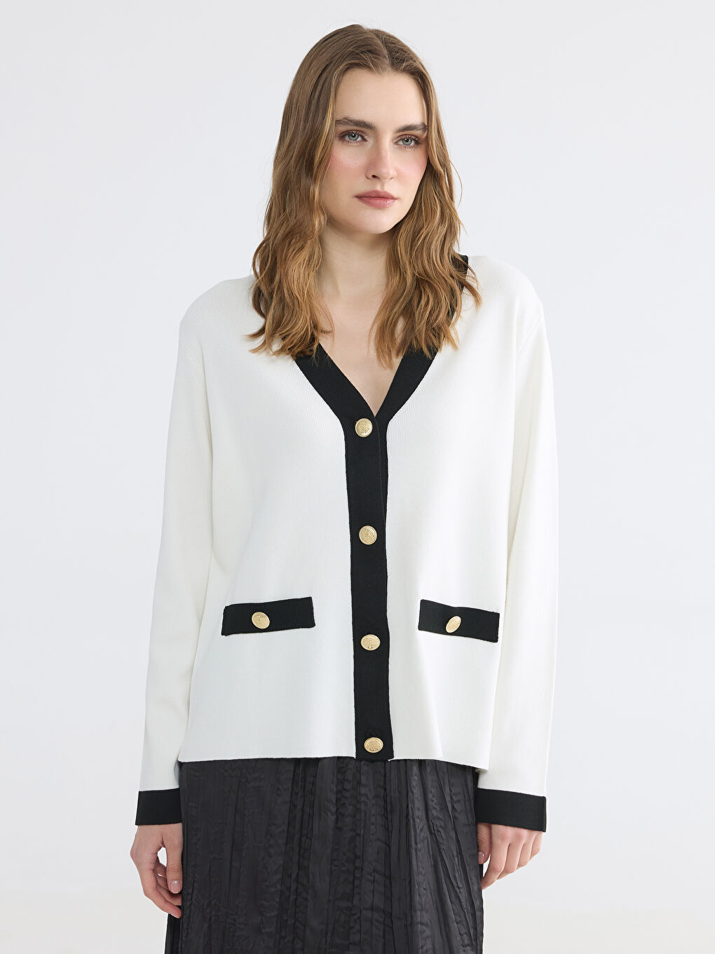 Beyaz V Yaka Kadın Triko Hırka