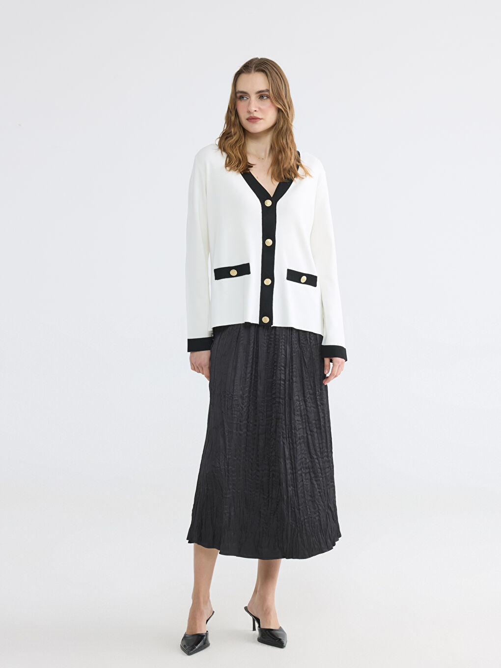 Beyaz V Yaka Kadın Triko Hırka-1