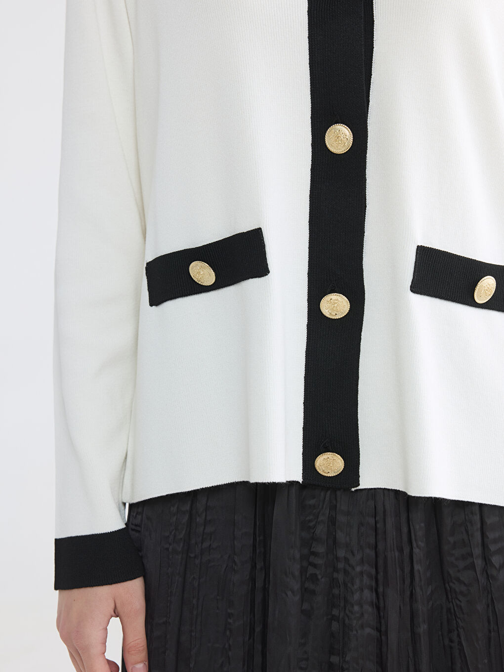 Beyaz V Yaka Kadın Triko Hırka-2