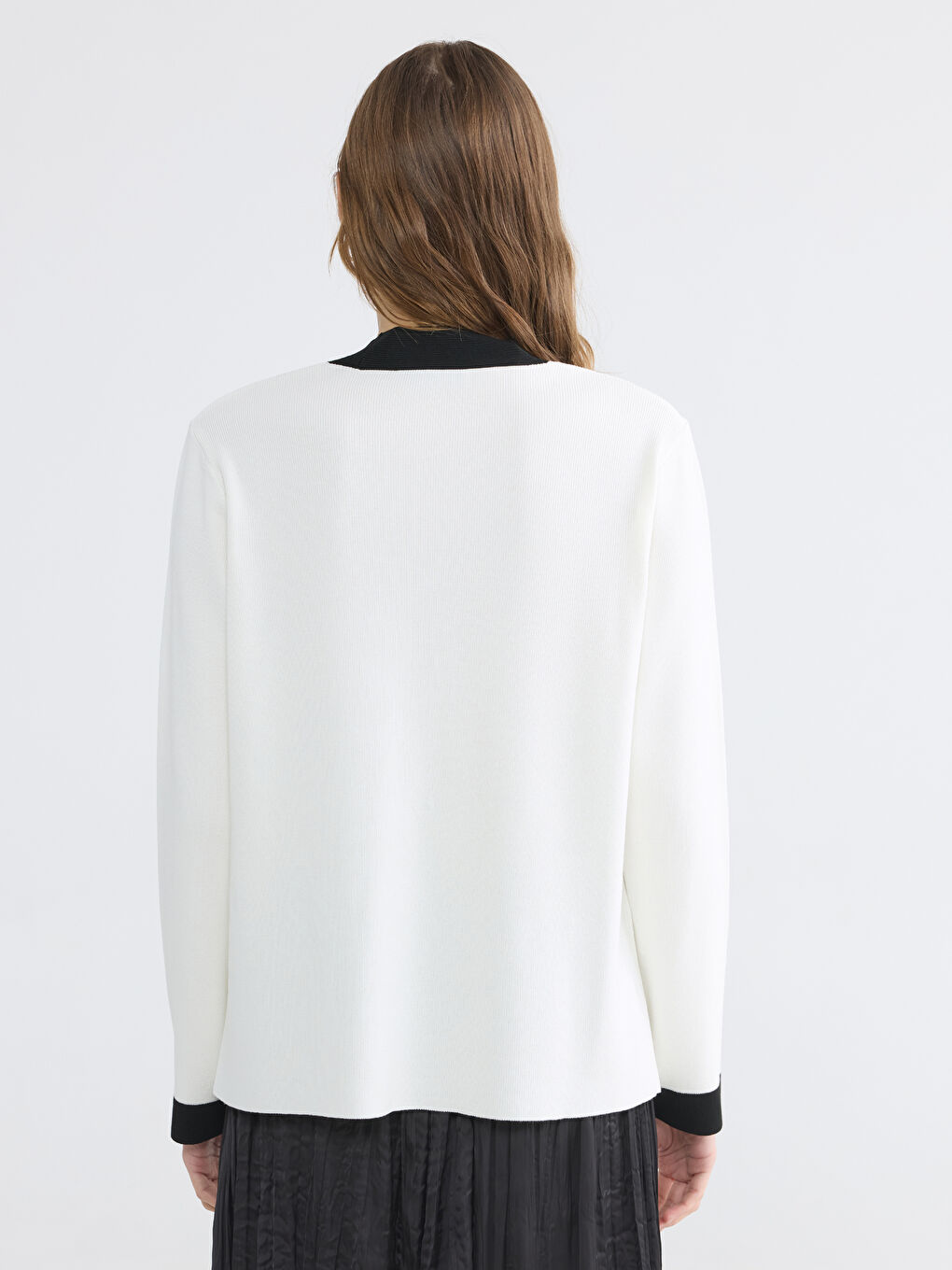 Beyaz V Yaka Kadın Triko Hırka-3