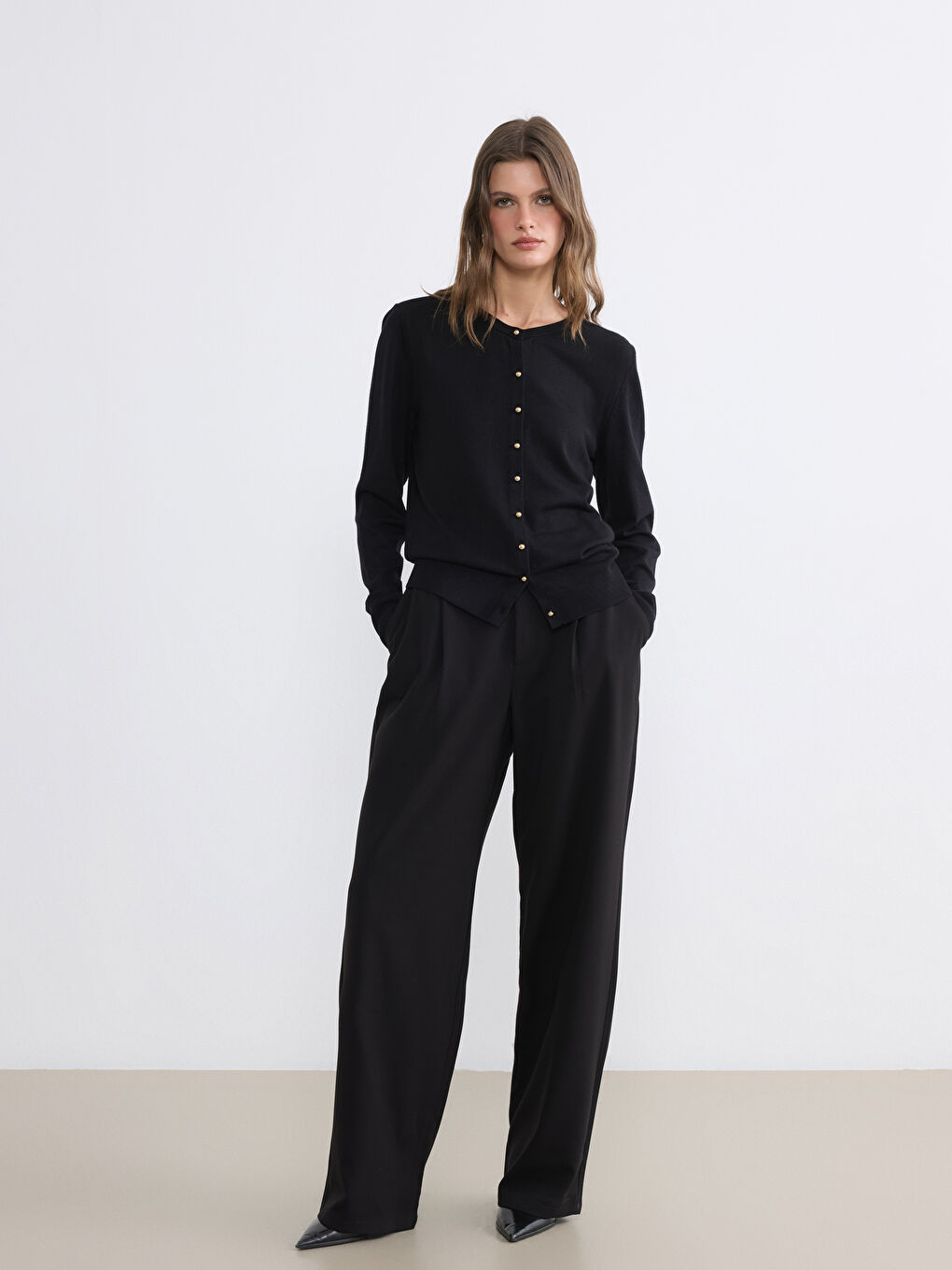 Siyah Bisiklet Yaka Kadın Triko Hırka-1