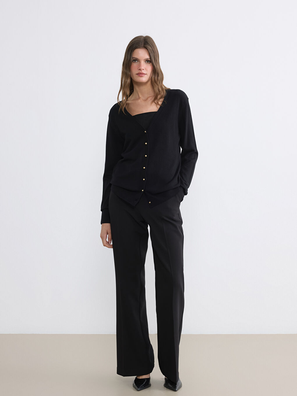 Siyah V Yaka Kadın Triko Hırka-1