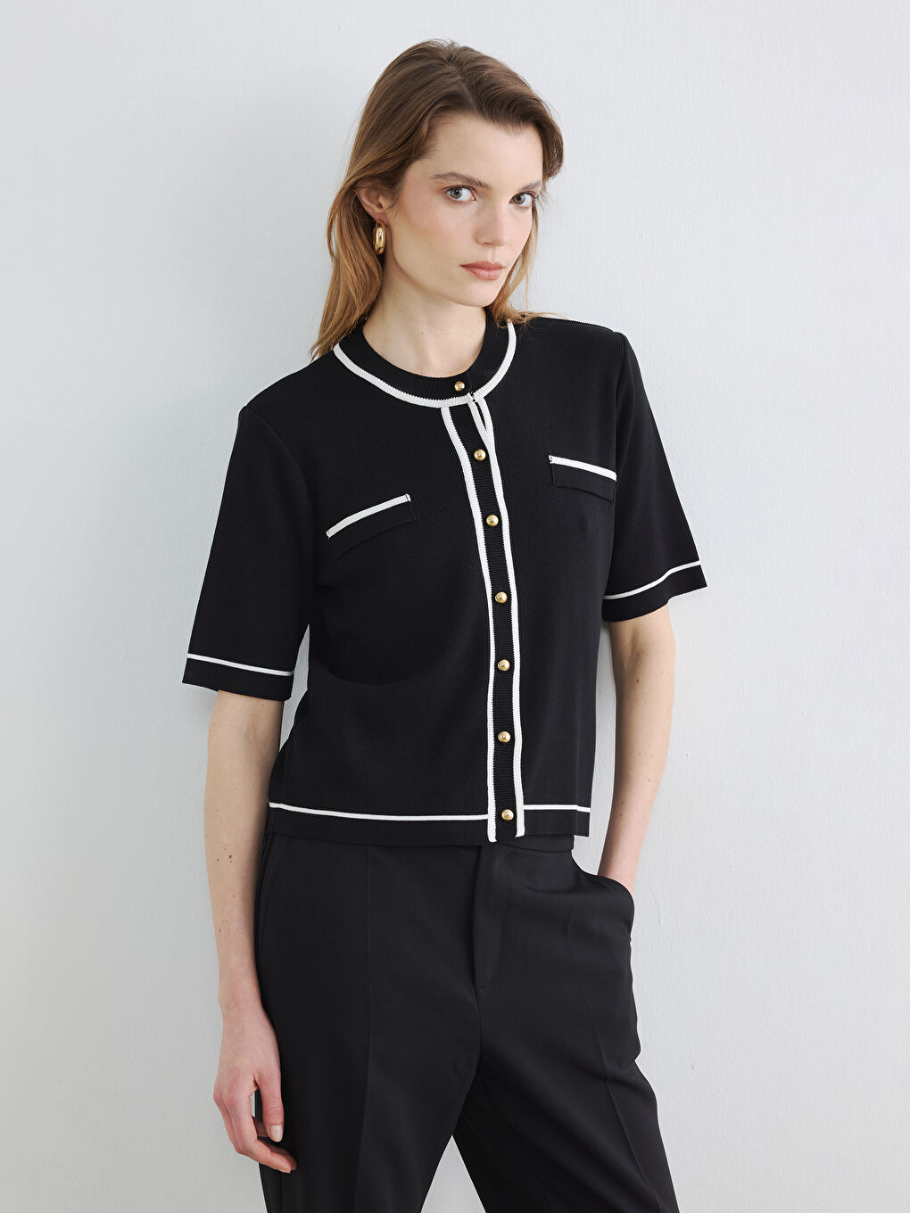 Siyah Bisiklet Yaka Kadın Triko Hırka