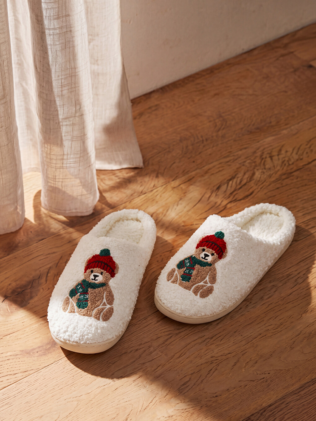 Bear Figure Embroidered Women's Plush Home Slipper