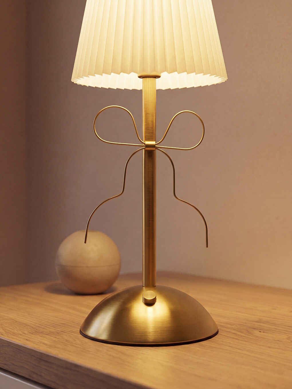 Bow Figured Metal Night Lamp-1