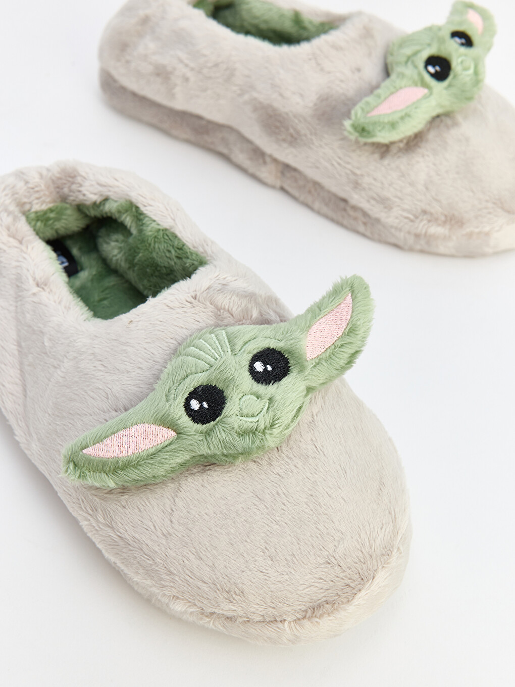 نەعلەی ماڵەوەی کوڕان بە وێنەی Baby Yoda-2