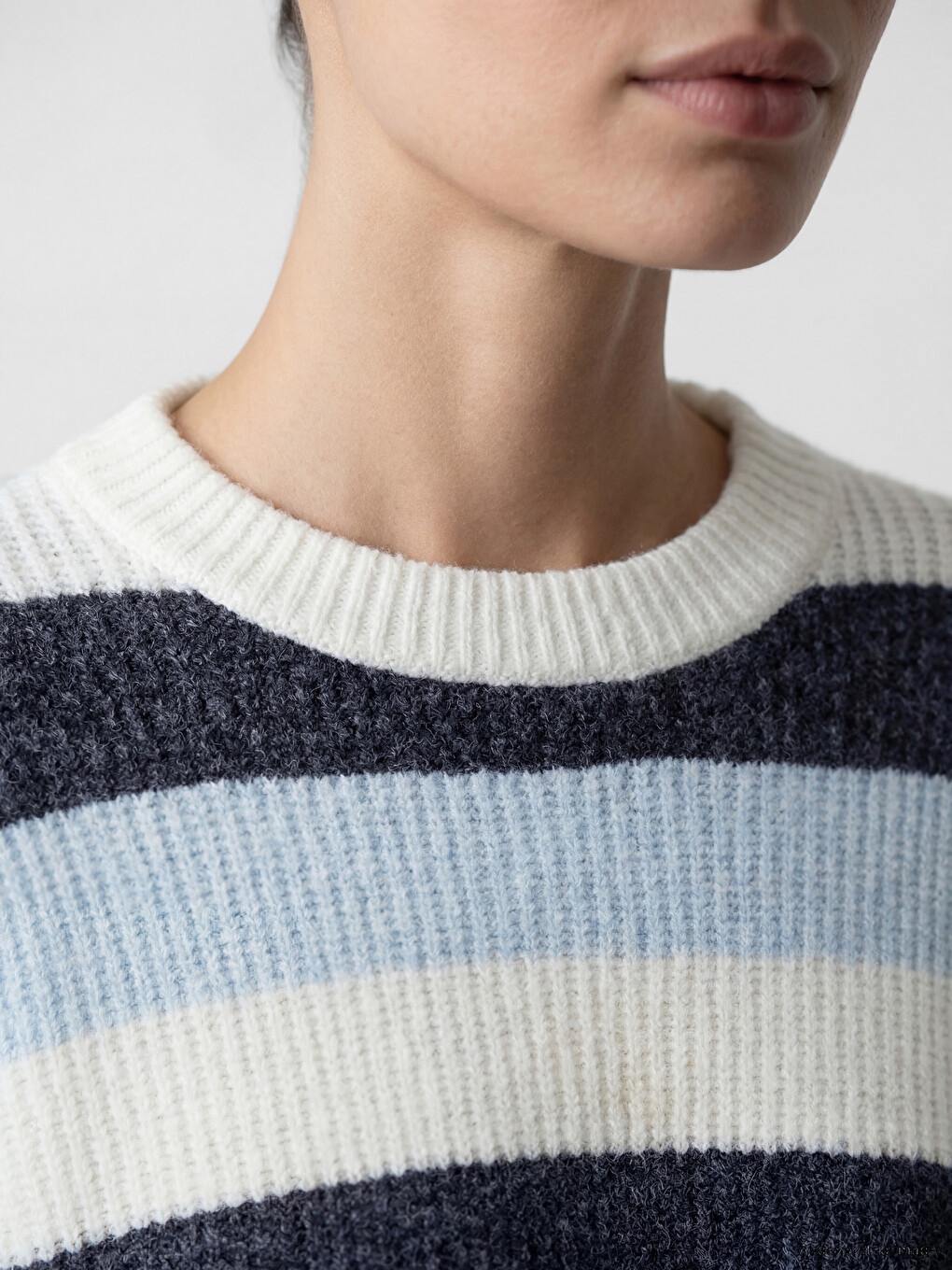 Crew Neck Striped Women's Knitwear Sweater-2