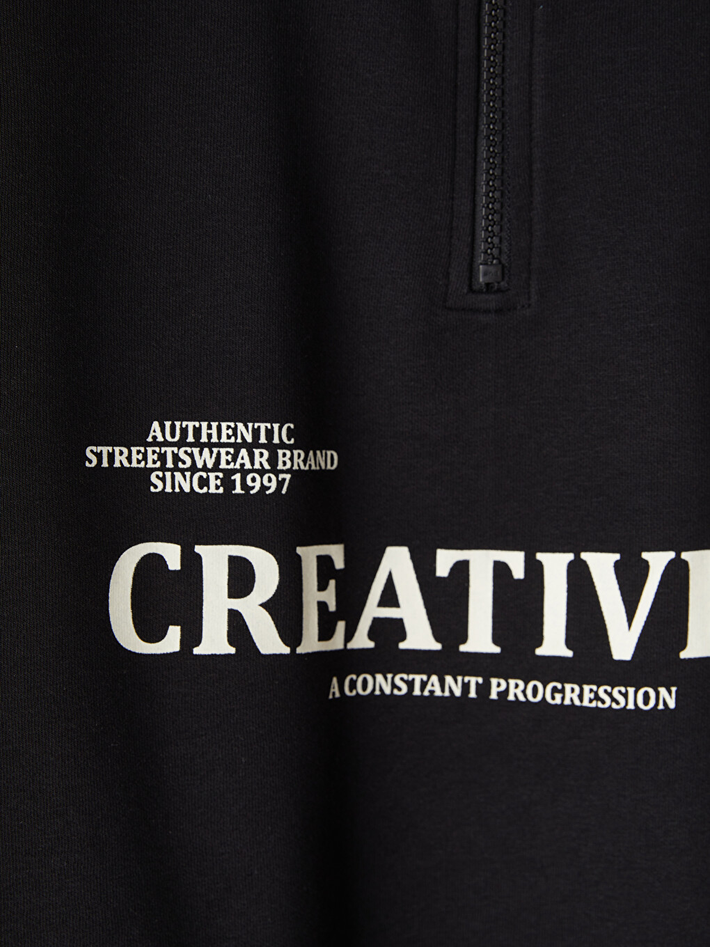 Siyah Dik Yaka Baskılı Erkek Çocuk Kalın Sweatshirt-1