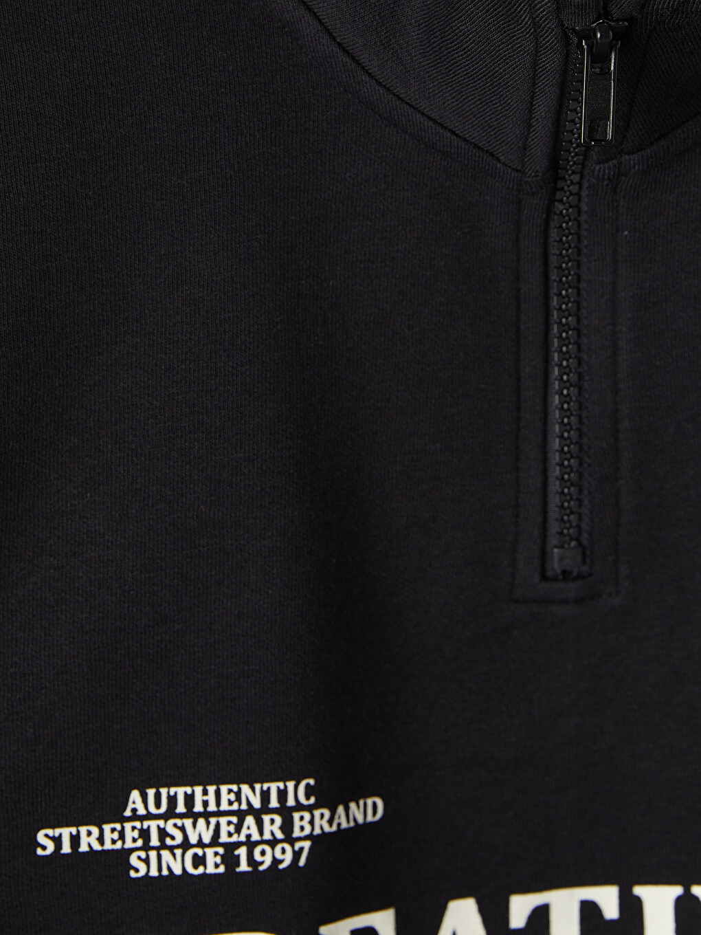 Siyah Dik Yaka Baskılı Erkek Çocuk Kalın Sweatshirt-3