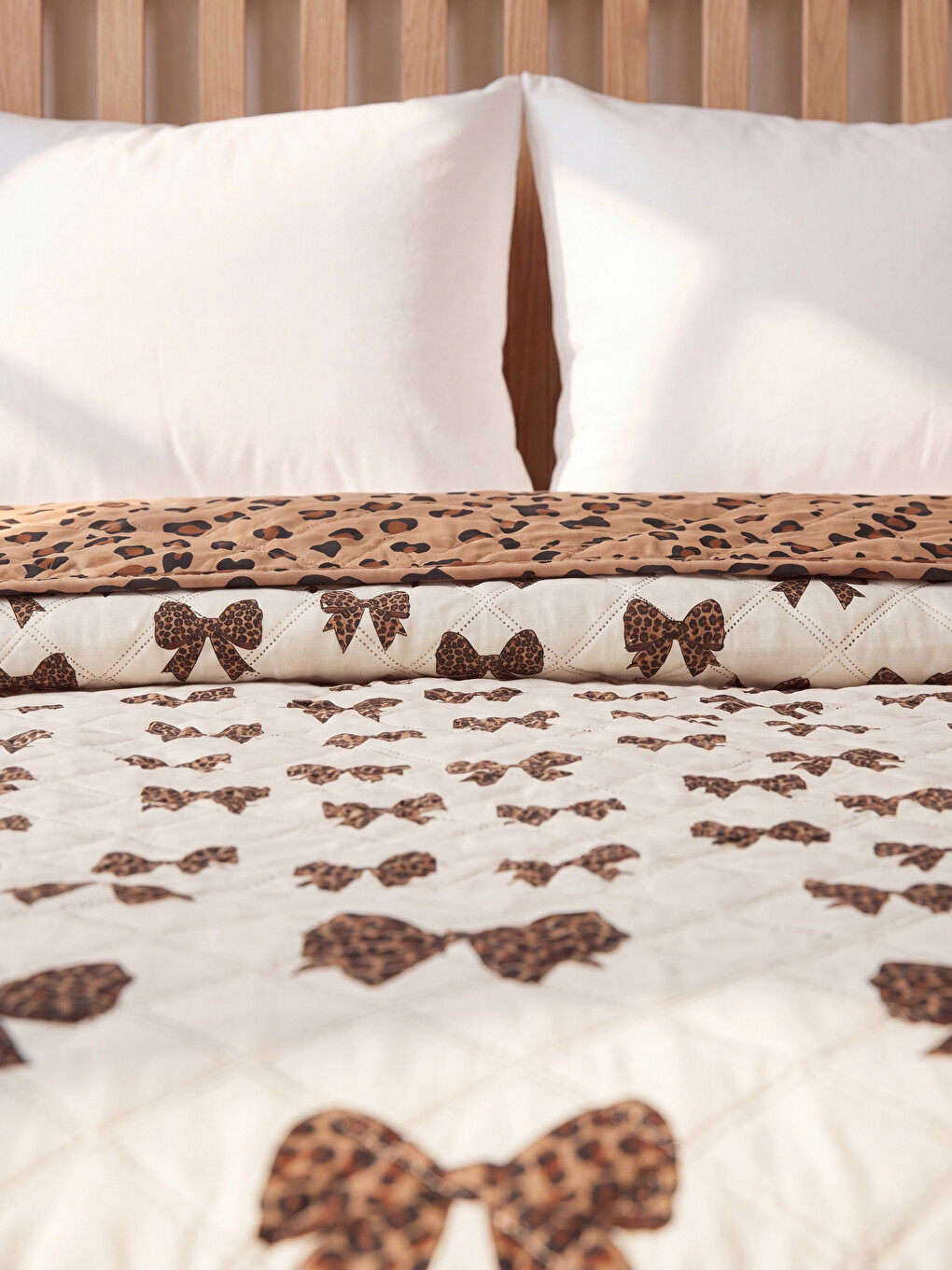 Bow Patterned Double Bedspread-1