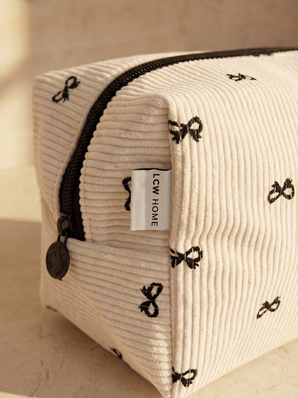 Bow Figured Makeup Bag-1
