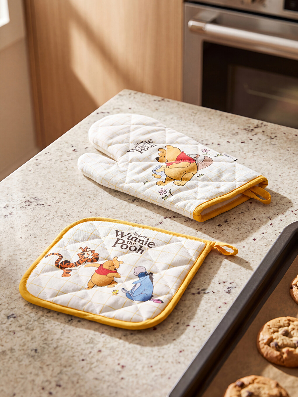Winnie The Pooh Printed Oven Mitten And Pot Holder