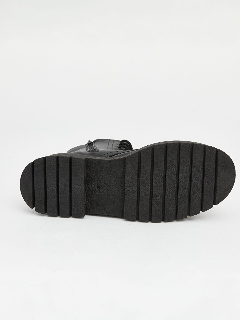 Siyah Bağcıklı Kalın Tabanlı Kadın Postal Bot-3