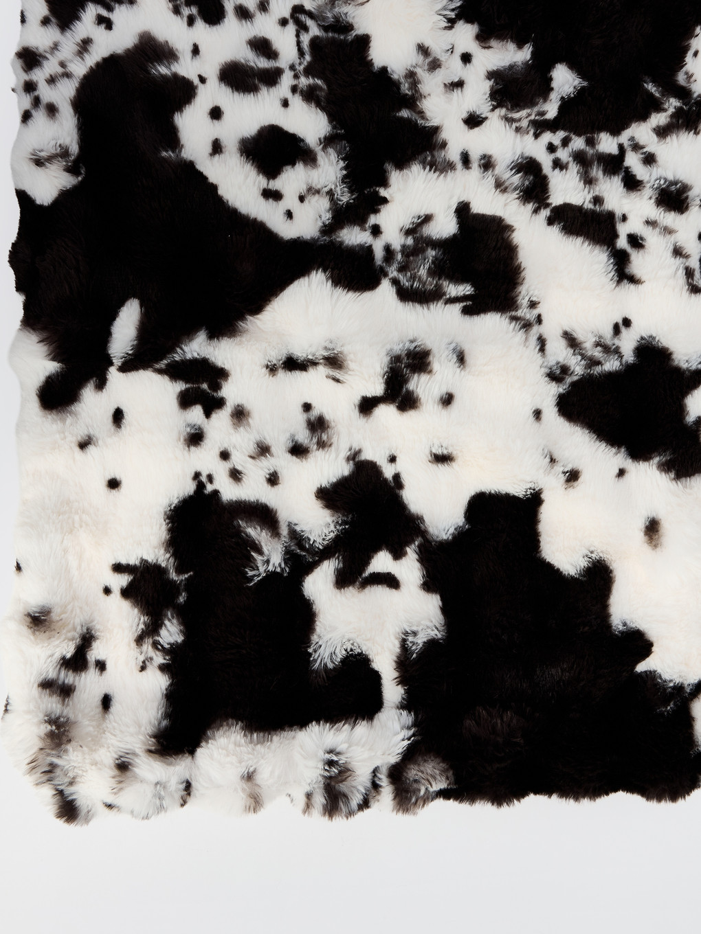 Plush Fabric Spotted Patterned Tv Blanket-1