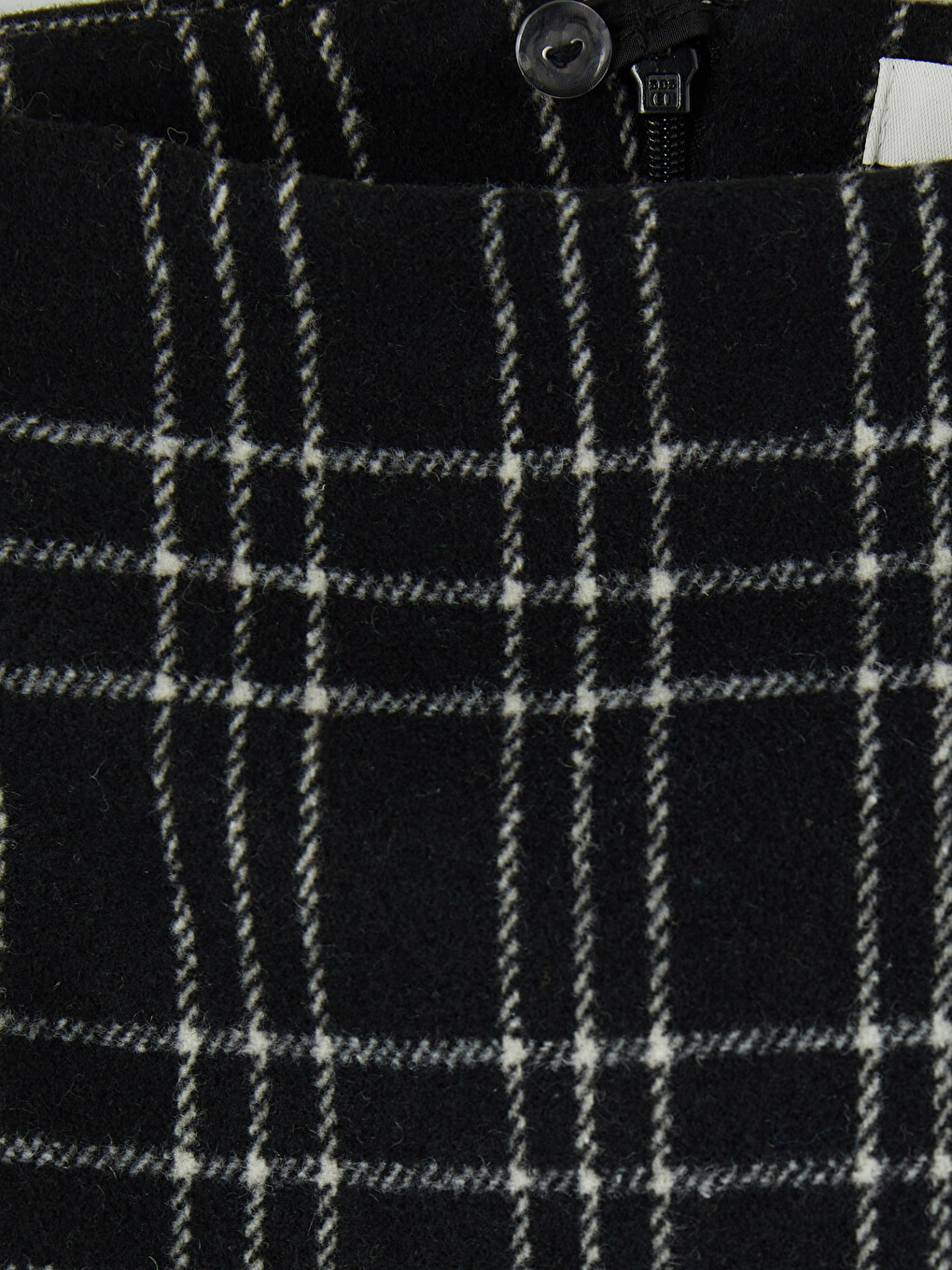 Жена Црна Сукња-5
