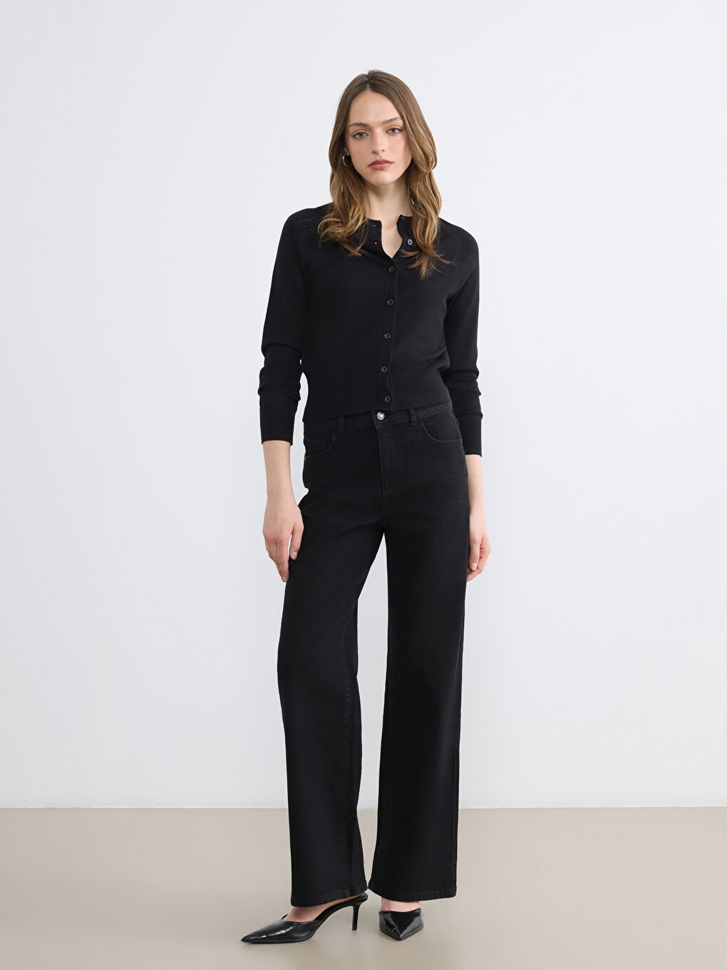 Siyah Bisiklet Yaka Kadın Triko Hırka-1