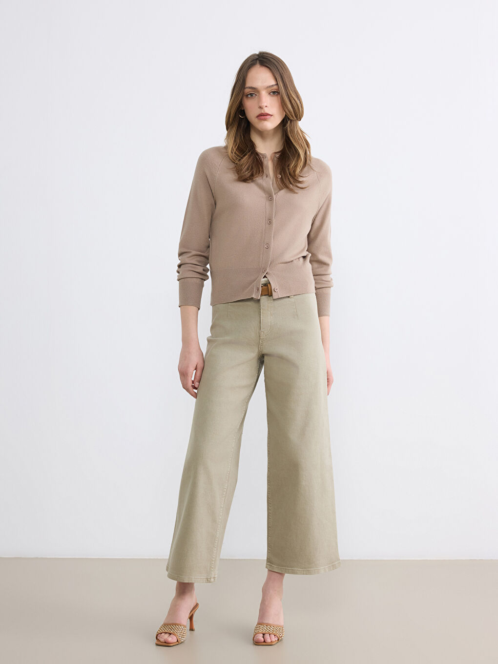 Bej Bisiklet Yaka Kadın Triko Hırka-1