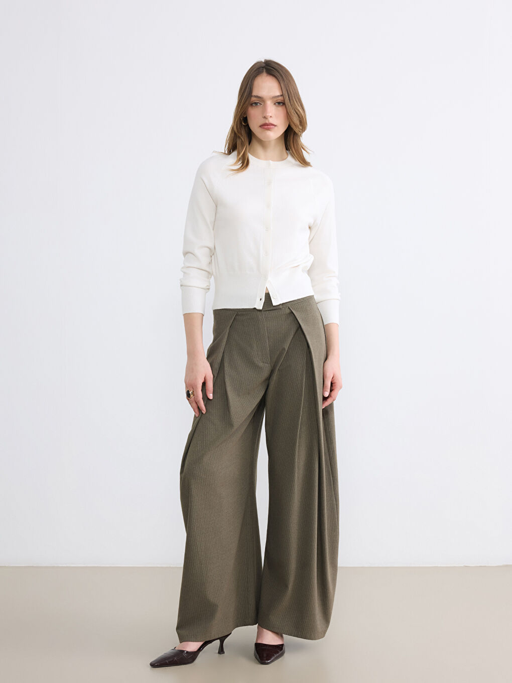 Ekru Bisiklet Yaka Kadın Triko Hırka-1