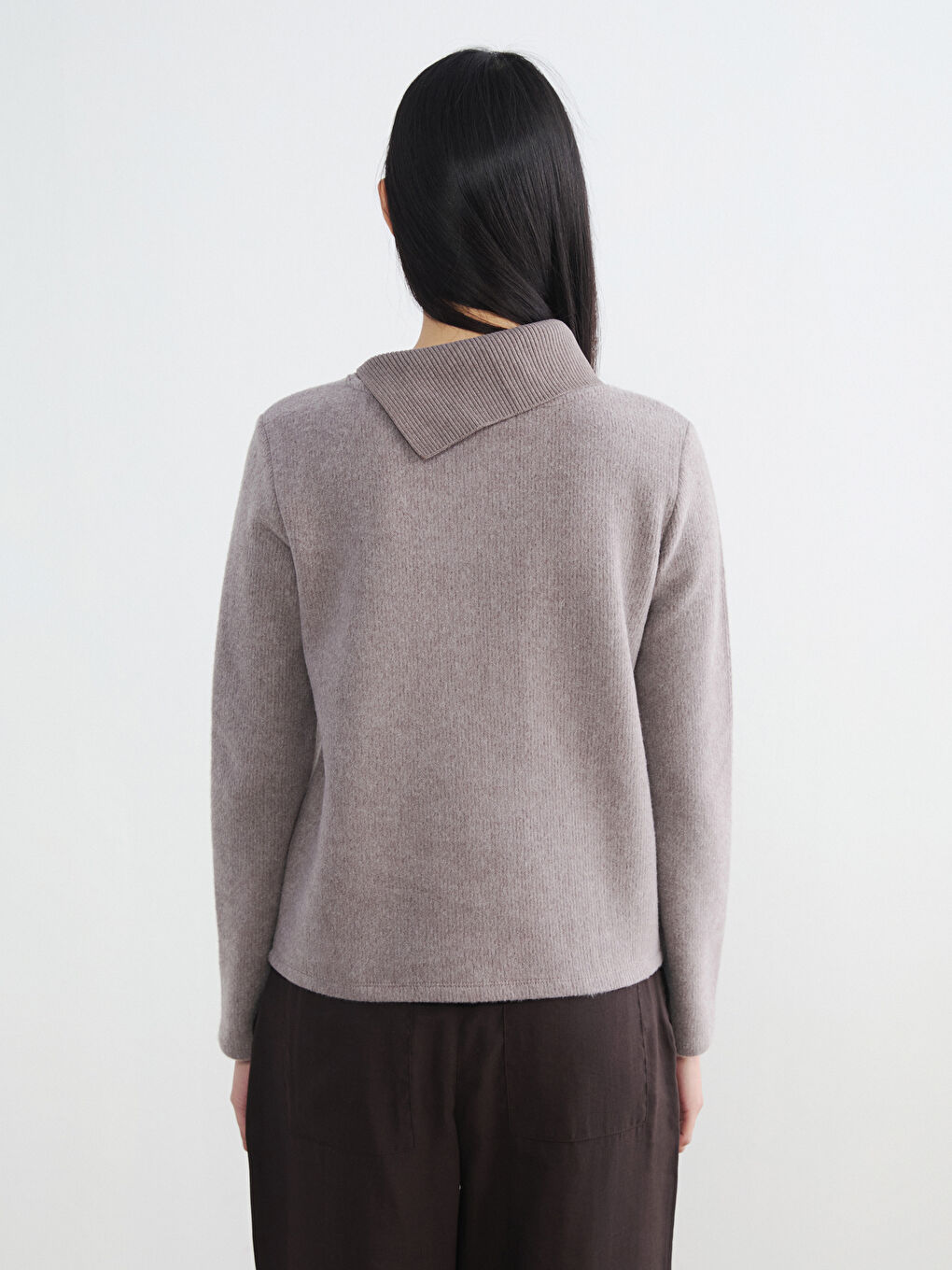 Kahverengi Asimetrik Balıkçı Yaka Kadın Triko Kazak-3