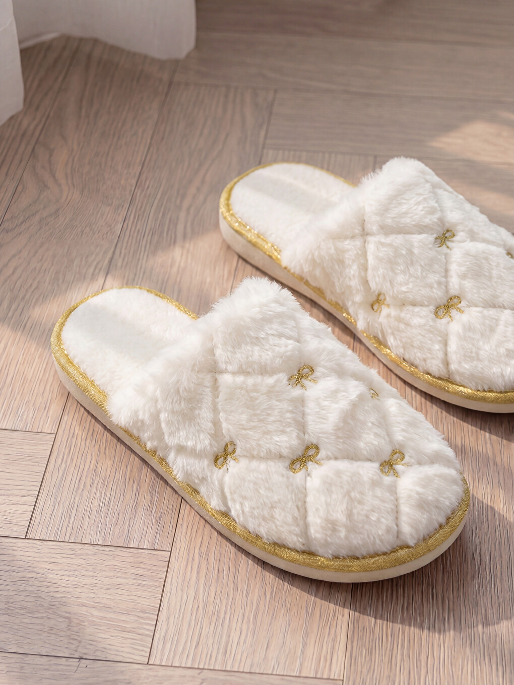 Bow Embroidered Women's Home Slipper-1