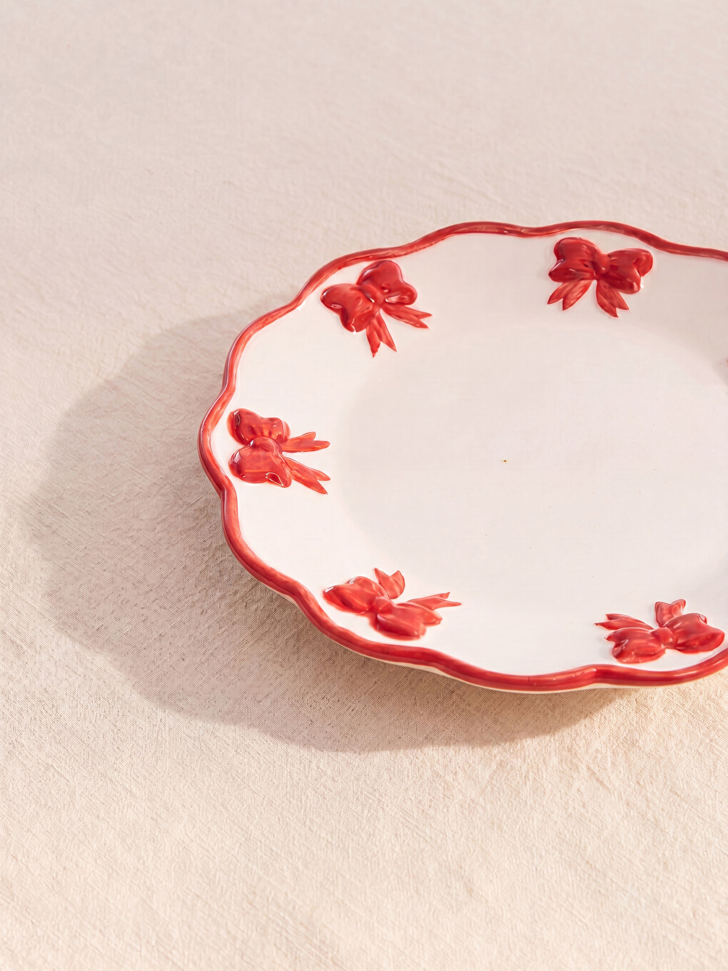 Bow Embossed Detailed Wavy Edged Plate-1