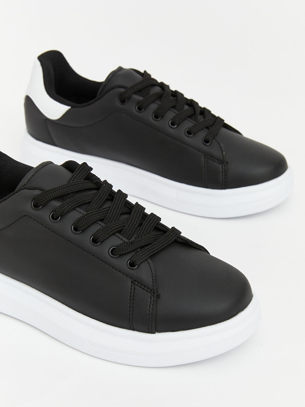 Siyah Deri Görünümlü Erkek Çocuk Spor Ayakkabı-1