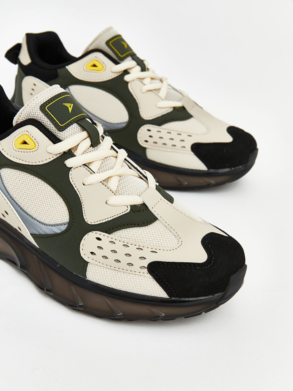 Bej Fileli Kalın Tabanlı Erkek Çocuk Spor Ayakkabı-1