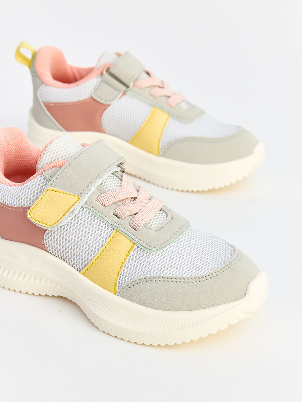 حذاء رياضي للبنات بأربطة وإغلاق بشريط لاصق-2