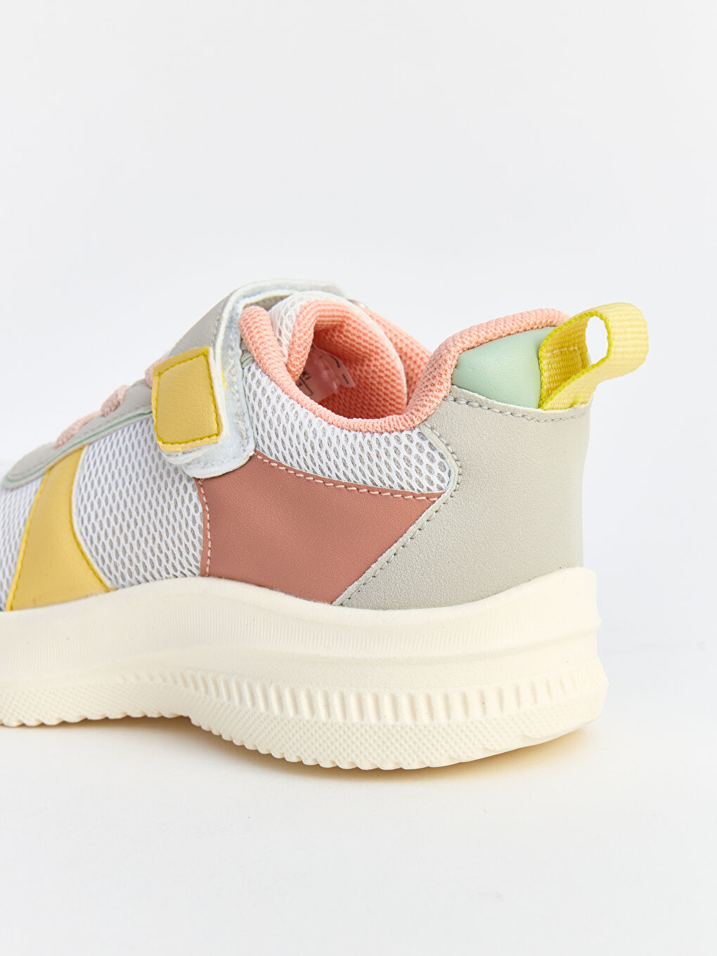 حذاء رياضي للبنات بأربطة وإغلاق بشريط لاصق-4