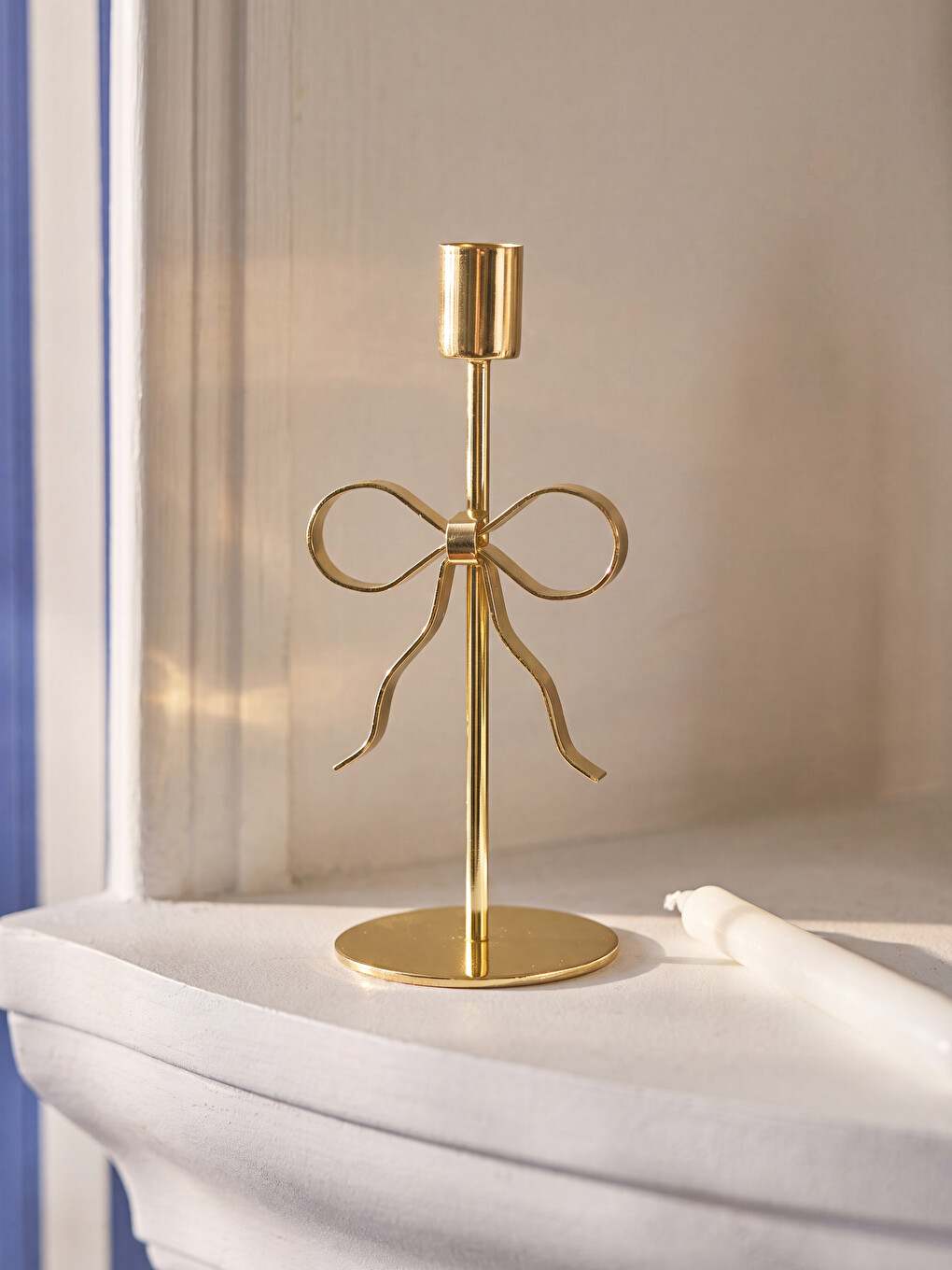 Bow Figured Metal Candle Holder