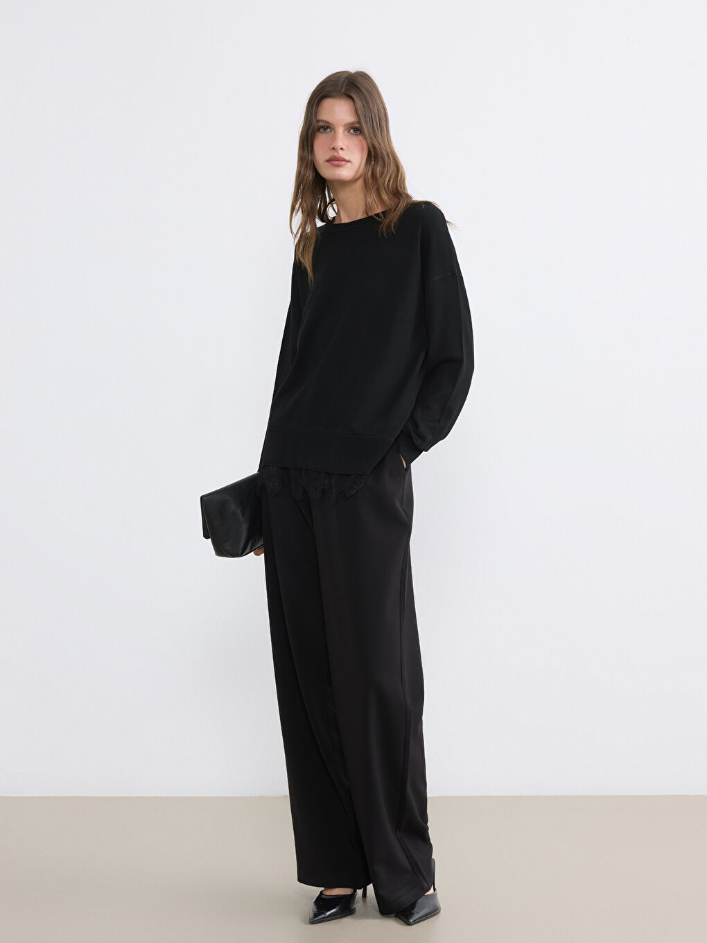 Siyah Bisiklet Yaka Dantel Detaylı Kadın Triko Kazak-1